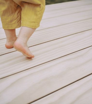 Une terrasse en bois à faible entretien qui peut résister à l'usure