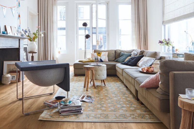 Le parquet semi massif est un plancher en bois où plusieurs couches de bois sont collées ensemble de manière croisée.